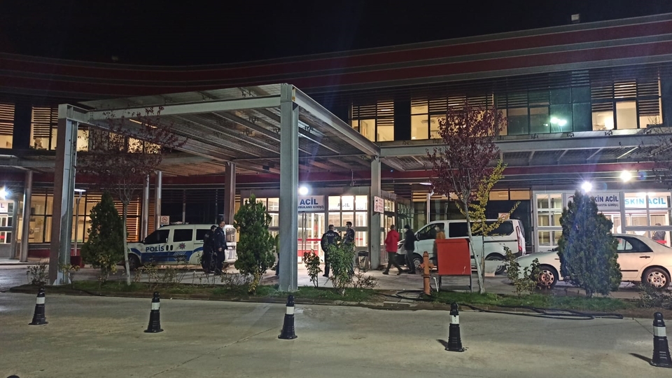 Yolcu otobüsü ile kamyonet çarpıştı: 1 ölü, 5 yaralı!