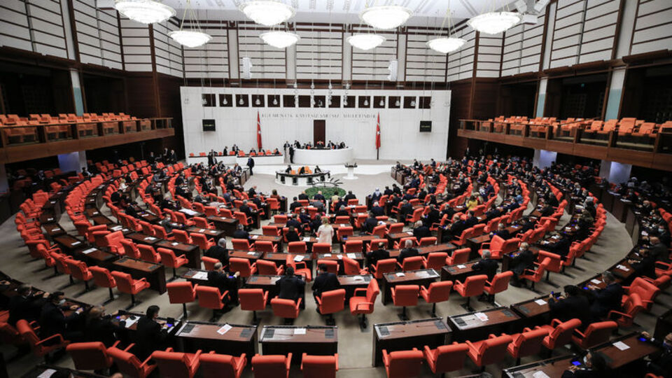 4 partiden Fransız Senatosu'na ortak tepki