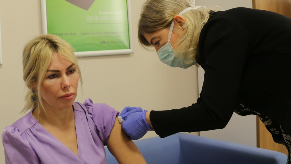 Covid-19 aşısı yapılan rektör konuştu!