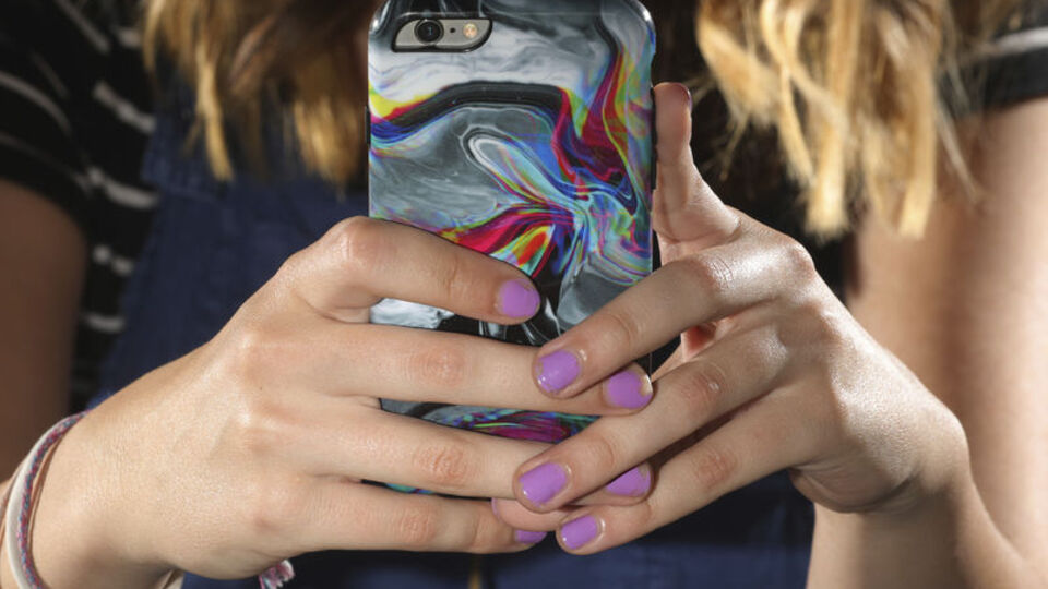 Online şiddet de kadını vuruyor