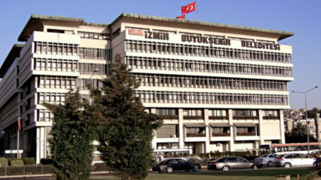 İzmir Büyükşehir Belediye binası için yıkım kararı