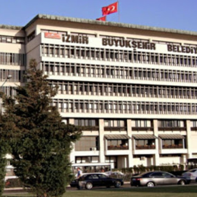 İzmir Büyükşehir Belediye binası için yıkım kararı