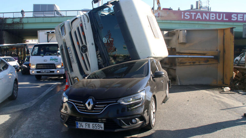 İstanbul'da dehşet! Virajı alamadı!