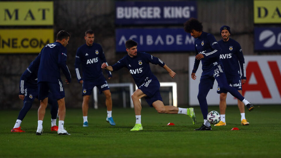 Fenerbahçe kampa girdi