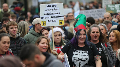 Londra'da aşı karşıtlarından protesto