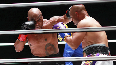 Mike Tyson ringlere döndü