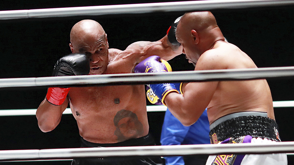 Mike Tyson ringlere döndü