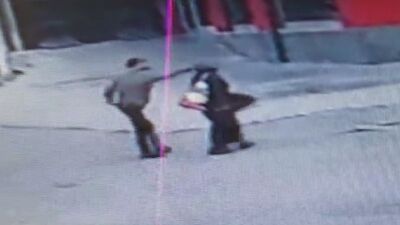 Yolda yürüyen kadına kapkaççı dehşeti