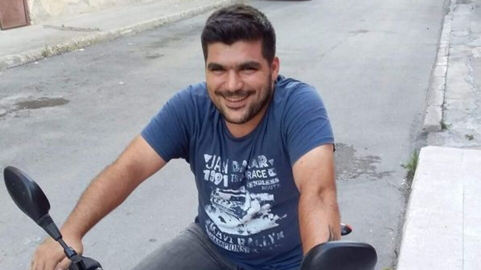 Arkadaşı sokak ortasında öldürdü