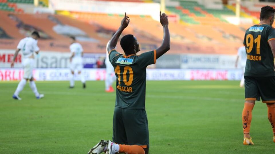 Alanyaspor doludizgin!