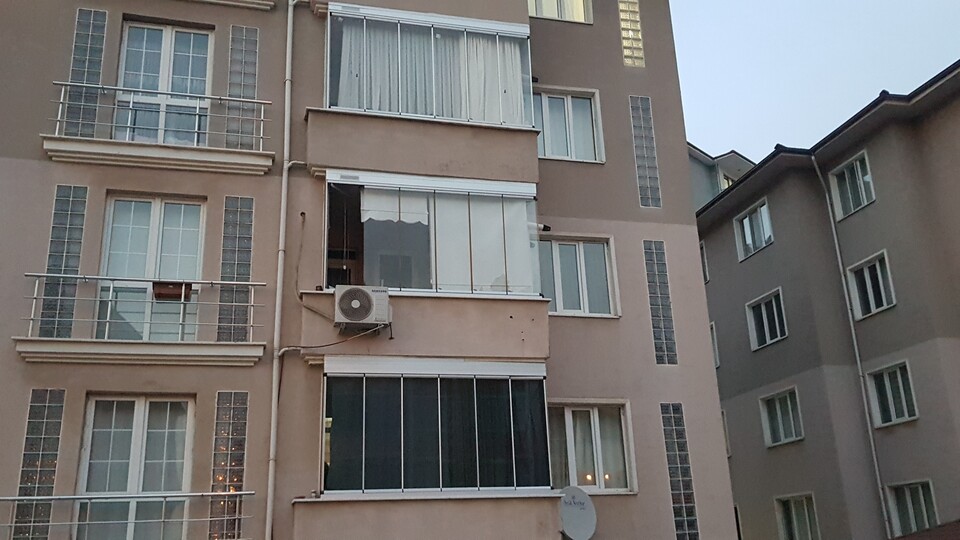 İkinci kattan düşen bebek ölümden döndü!