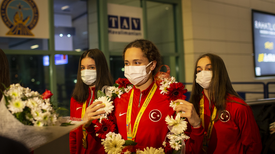 Şampiyonlar yurda döndü!