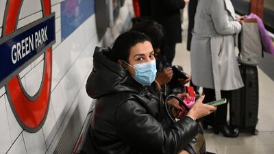 Covid-19: İngiltere diğer ülkelere kıyasla 'daha çok para harcadı, daha başarısız oldu'