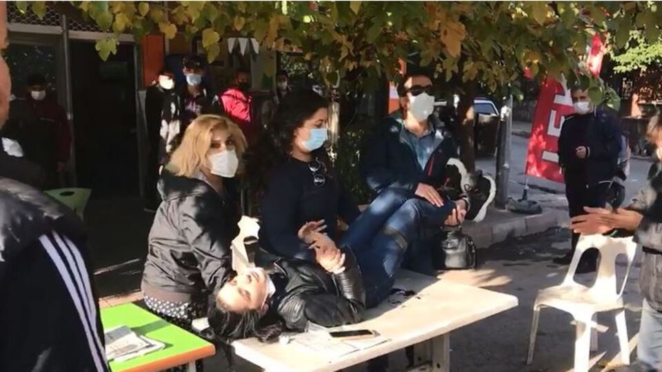 Kız arkadaşını sokak ortasında bıçakladı