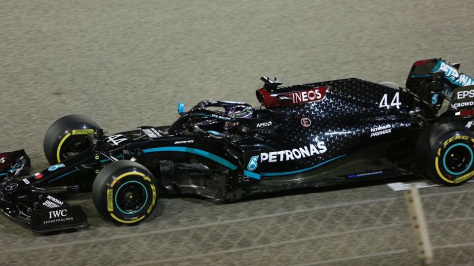 Olaylı gecede kazanan Hamilton