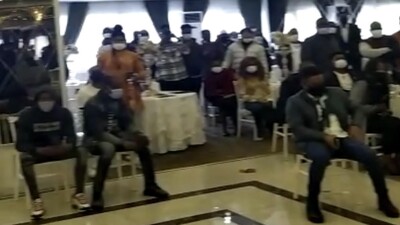 Düğün salonunda izinsiz pazar ayini!