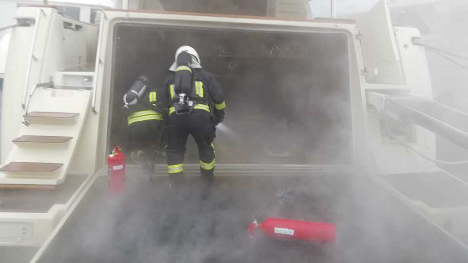 Lüks teknede korkutan yangın!