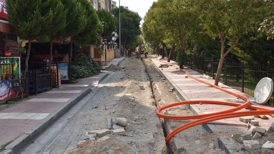 'Milletin parasını çarçur etmeyelim'