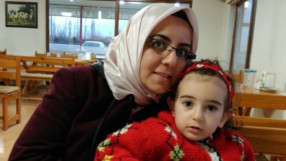 İki çocuk annesi genç hemşire koronaya yenildi