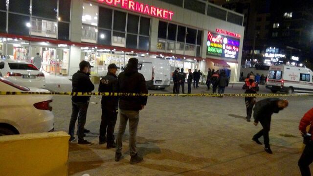 Eşini öldürdü sonra kendini vurdu