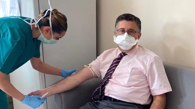 Aşı gönüllüsü profesörden uyarı!