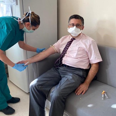 Aşı gönüllüsü profesörden uyarı!