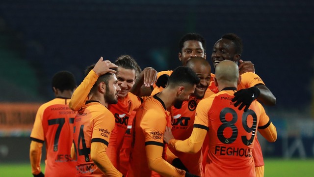 Kendini ikiye katladı!