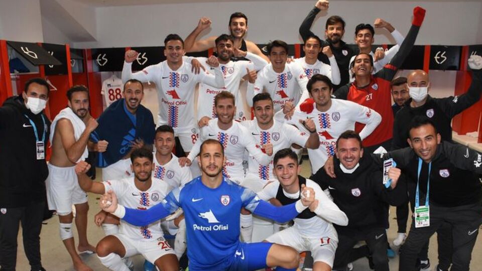 Altınordu zirveyi bırakmıyor