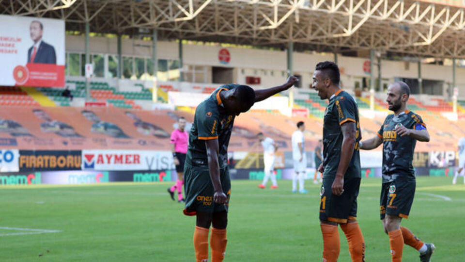 Alanyaspor zirveyi sevdi