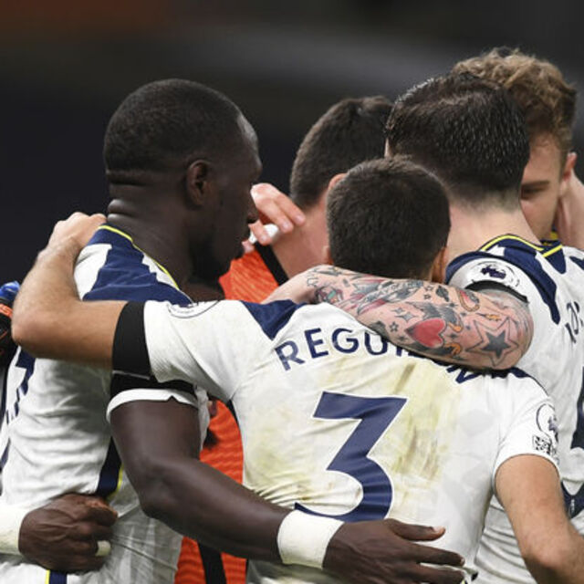 Tottenham zirveyi bırakmadı
