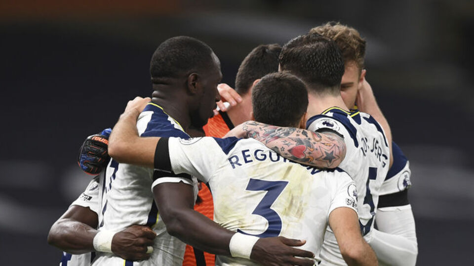 Tottenham zirveyi bırakmadı