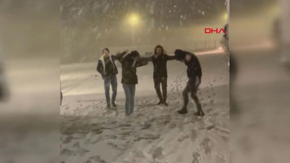 Sınırdan giriş yaptı, 9/8'lik sevinç