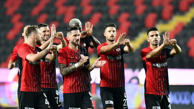 İmzalı formalar açık artırmaya çıkıyor