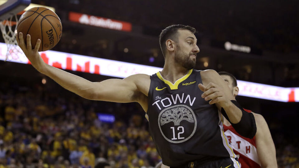 Basketbolu bıraktı