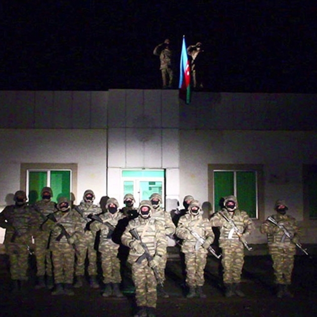 Süre dolmuştu: Azerbaycan oraya bayrak dikti!
