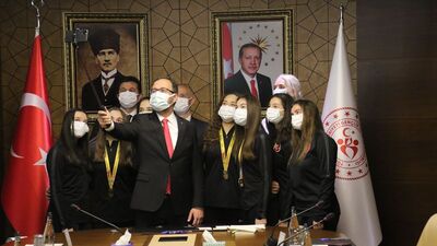 Bakan Kasapoğlu şampiyonları kabul etti