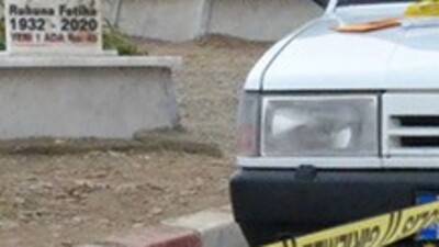 Cenaze töreninde ağabeyi ile yengesini vurdu!