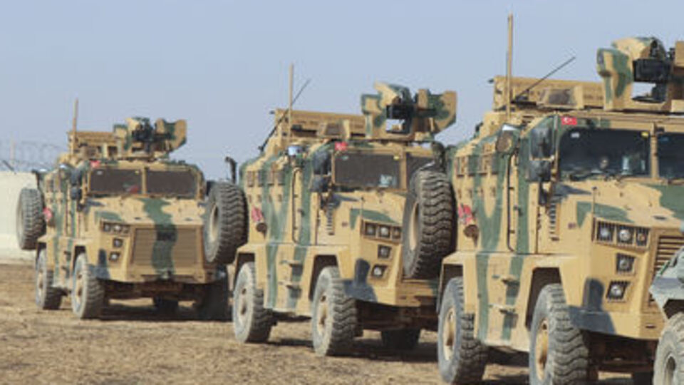 Rus diplomatları taşıyan araç geçerken mayın patladı