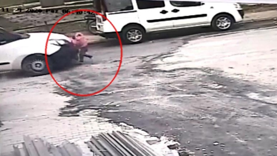Ehliyetsiz sürücü minik Ayşe'yi hayattan kopardı!