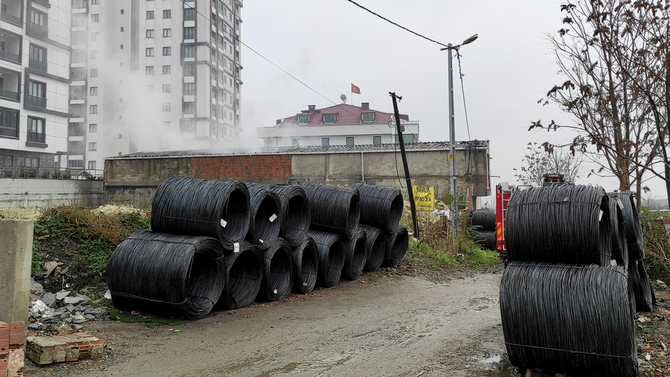 Sultangazi'de fabrika yangını!