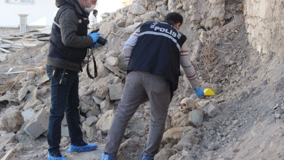 Metruk evin hafriyatından çıktı!