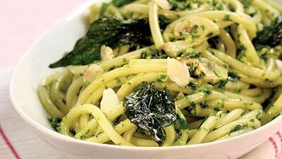 Nefis pesto soslu makarna için pratik tarifler