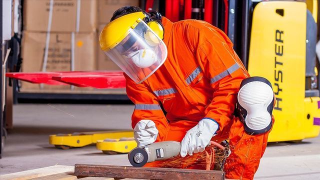 ILO: Çalışanların aylık ücretleri düştü