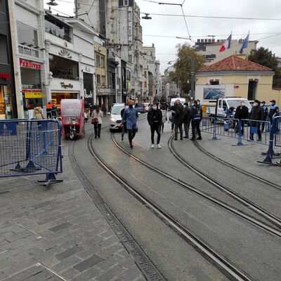 3 metrekareye 1 kişi! Giriş sağdan çıkış soldan!