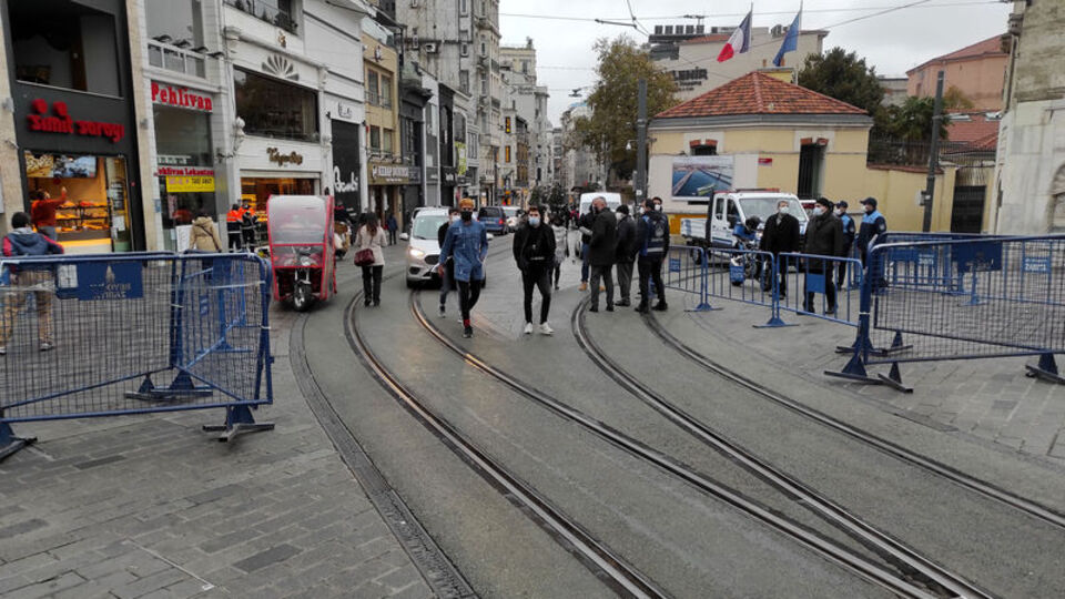 3 metrekareye 1 kişi! Giriş sağdan çıkış soldan!