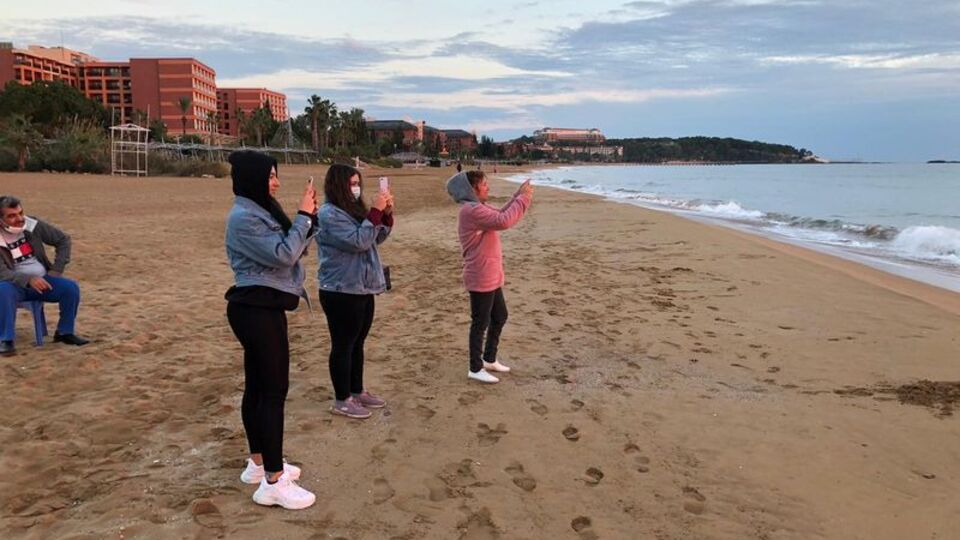 Gören telefonuna sarıldı