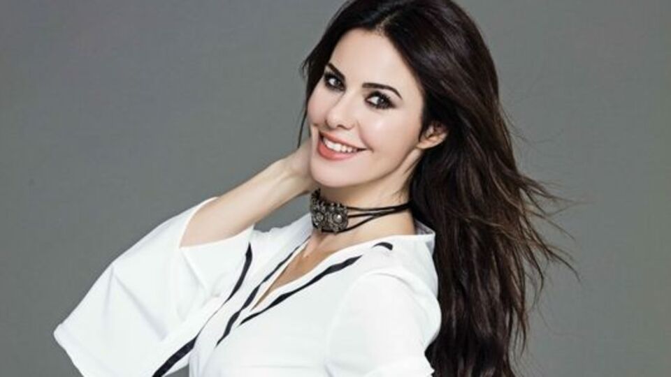 Defne Samyeli kimdir?