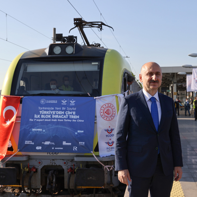 İlk ihracat treni yola çıktı
