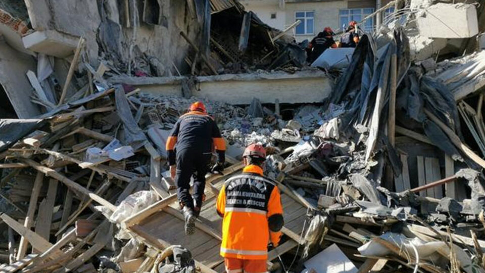 Deprem mi oldu, nerede, kaç şiddetinde?