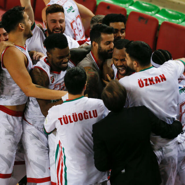 Karşıyaka son saniyede kazandı!